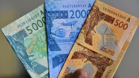 Las naciones de África Occidental adoptan ECO como 'moneda única'