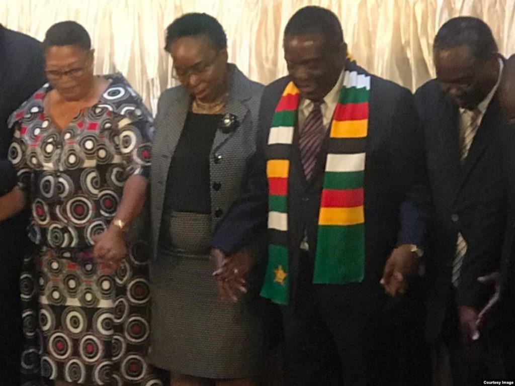 El presidente de Zimbabwe dice que el dólar estadounidense debe dejar de ser moneda de transacción