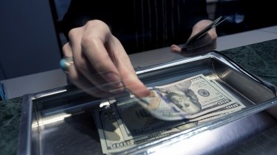 El dólar divide las aguas entre economistas sobre un eventual retraso cambiario - Télam