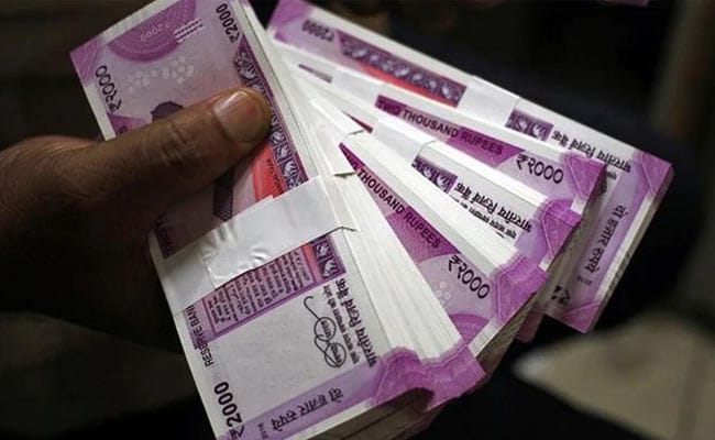 Rupee Ends Flat At 70.94 Against Dollar