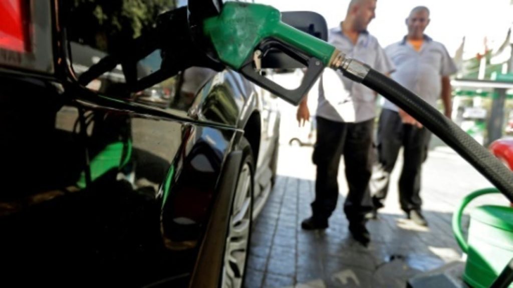 La escasez de combustible y las alzas de precios exprimen el Líbano golpeado por las protestas