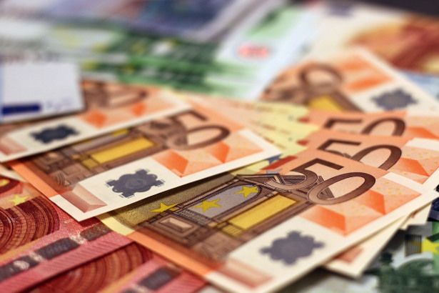 Pronóstico diario EUR / USD: el euro extiende las pérdidas a la manija de prueba 1.10