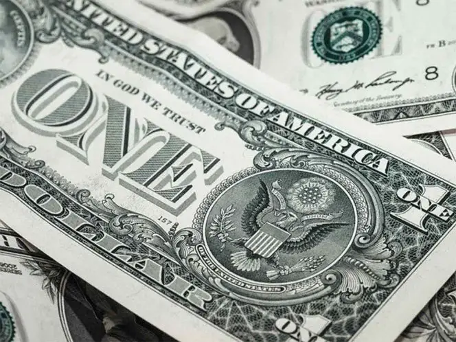 El dólar ganó 16 centavos respecto al cierre del viernes. Foto: Vía @Notimex