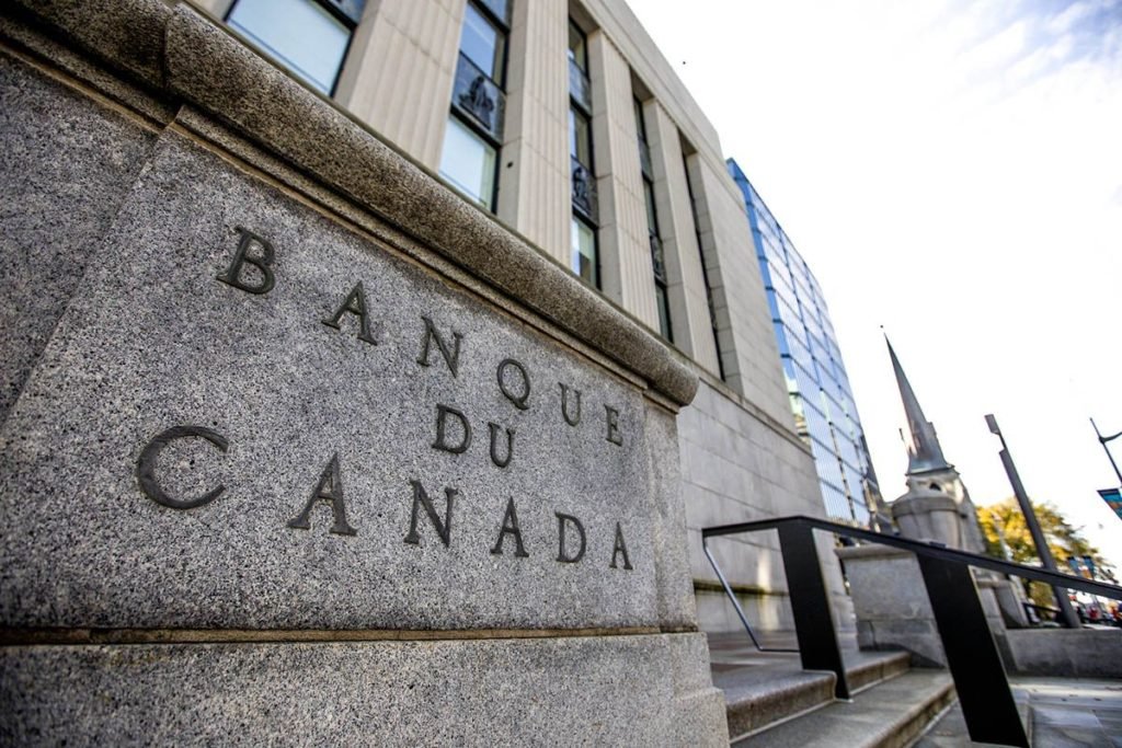 Banco de Canadá impacto CAD
