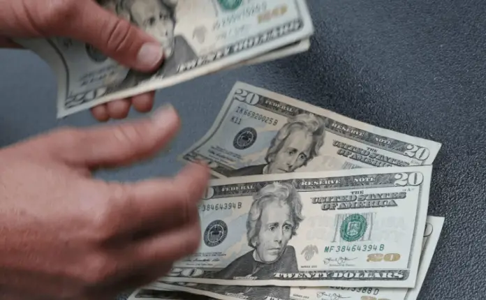 Por primera vez dólar alcanzó los $3.600 | Diario La Libertad