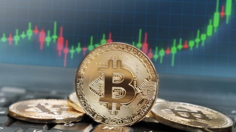 Bitcoin sube a un máximo de 5 meses